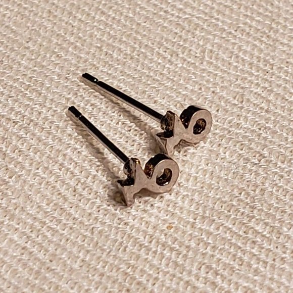 ✿3for$21✿ Sterling Silver Capricorn Stud Earrings - Picture 3 of 4